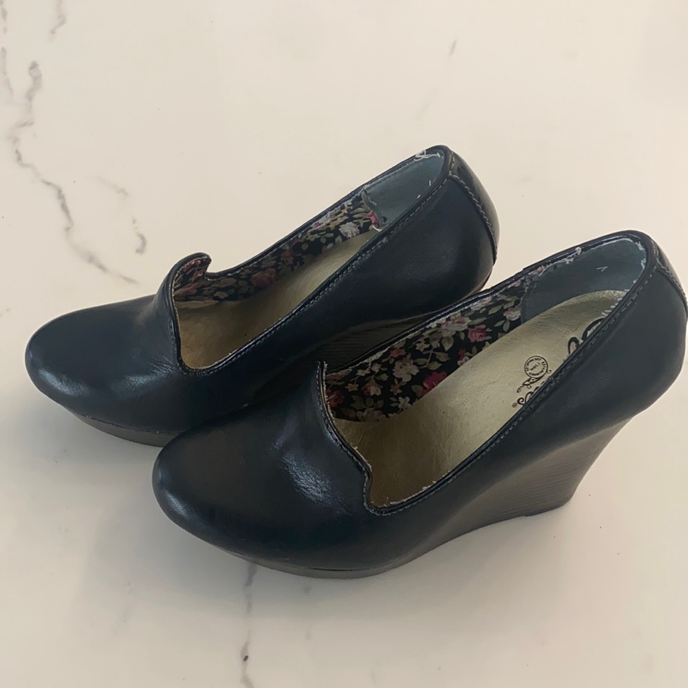 Black leather Seychelles wedges Size 7